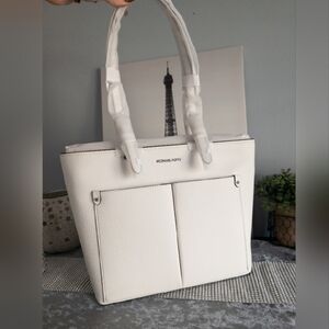 ✨️🆕️LOW START🆕️✨️Michael Kors White Tote Bag